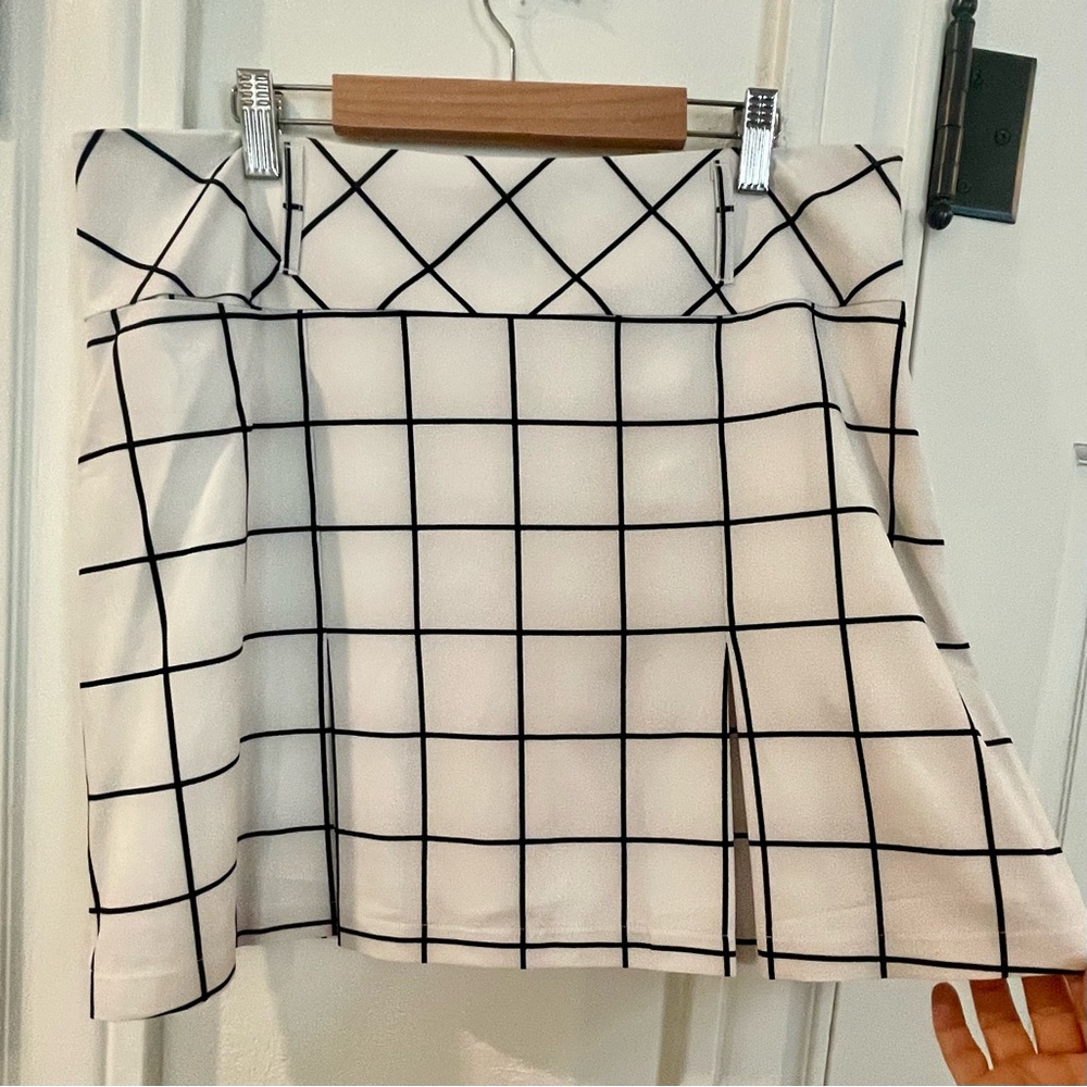 Golftini Jackie O Golf Skort size 8 Windowpane Print